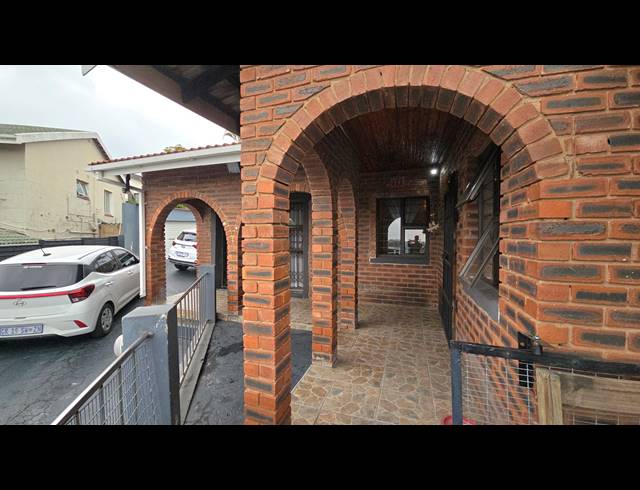 3 BEDROOM FREEHOLD FOR SALE IN SHALLCROSS